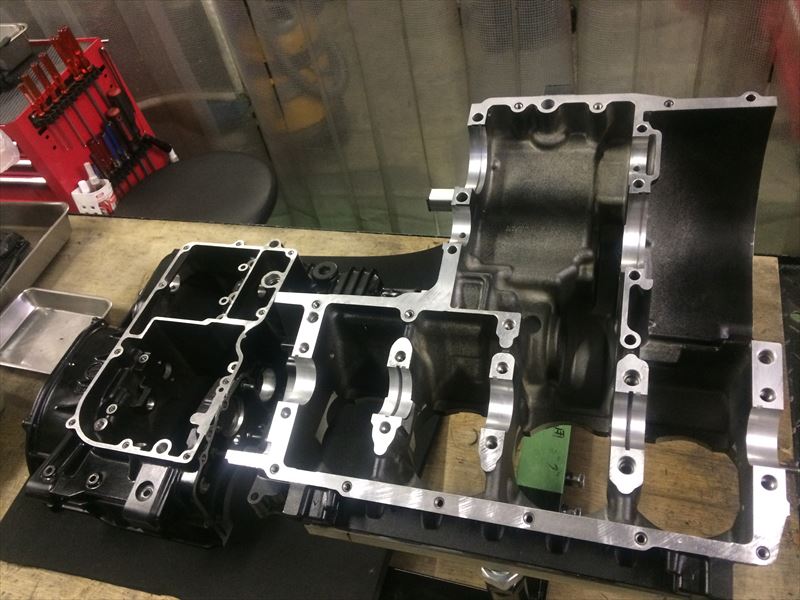 クランクケース塗装完了