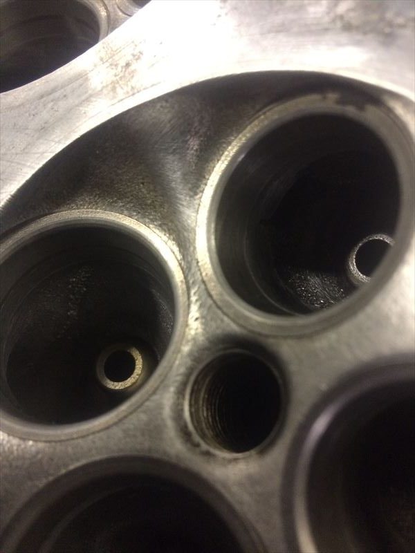 シリンダーヘッド